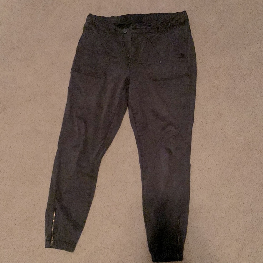 Women’s Cropped Jogger Pants